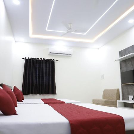 Hotel Jag Laxmi Palace Prime Location Main Road Near Mahakal Temple And Railway Station Uddzsaín Kültér fotó
