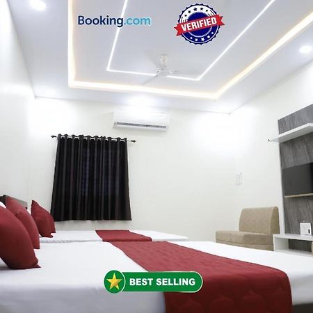 Hotel Jag Laxmi Palace Prime Location Main Road Near Mahakal Temple And Railway Station Uddzsaín Kültér fotó