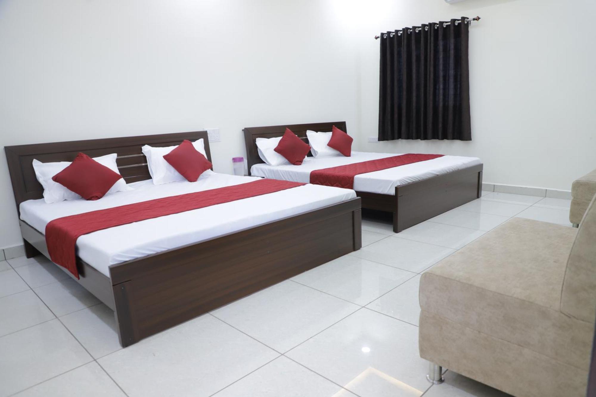 Hotel Jag Laxmi Palace Prime Location Main Road Near Mahakal Temple And Railway Station Uddzsaín Kültér fotó