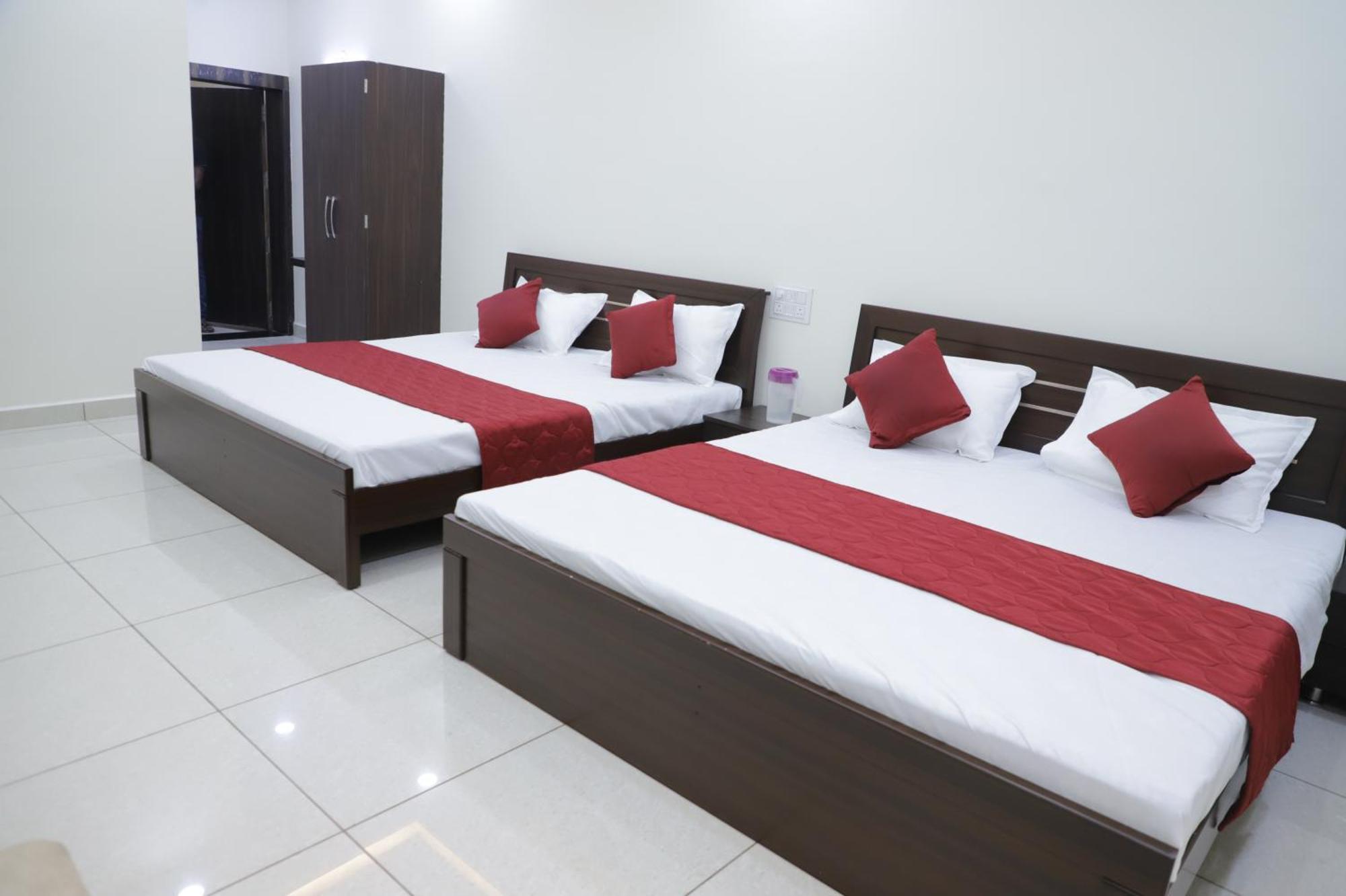 Hotel Jag Laxmi Palace Prime Location Main Road Near Mahakal Temple And Railway Station Uddzsaín Kültér fotó
