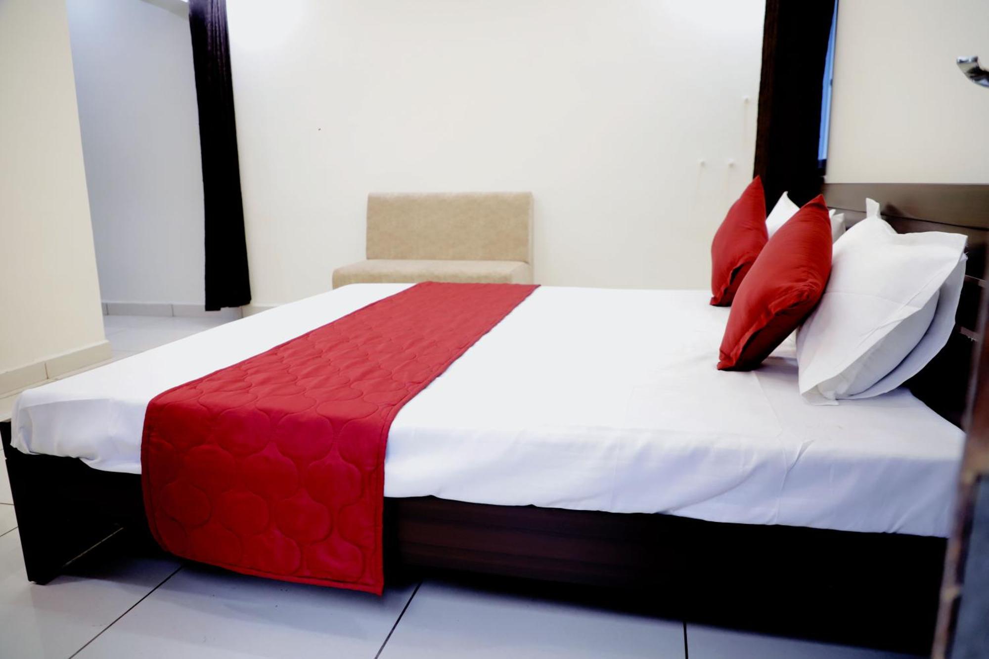 Hotel Jag Laxmi Palace Prime Location Main Road Near Mahakal Temple And Railway Station Uddzsaín Kültér fotó