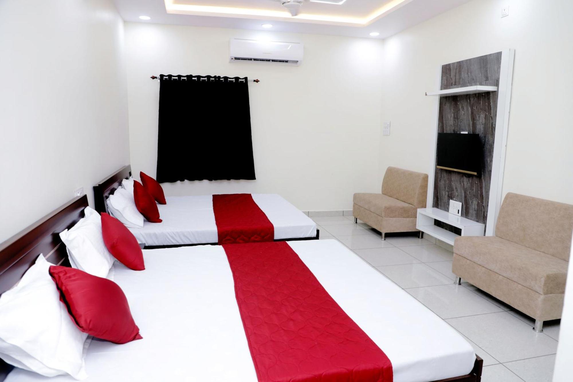 Hotel Jag Laxmi Palace Prime Location Main Road Near Mahakal Temple And Railway Station Uddzsaín Kültér fotó